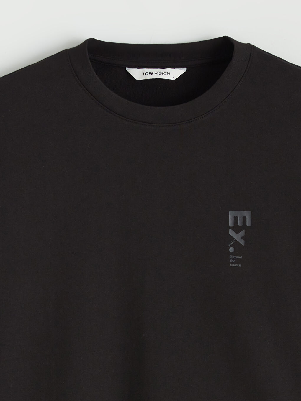 მამაკაცები შავი მაისურები და ზედები-5