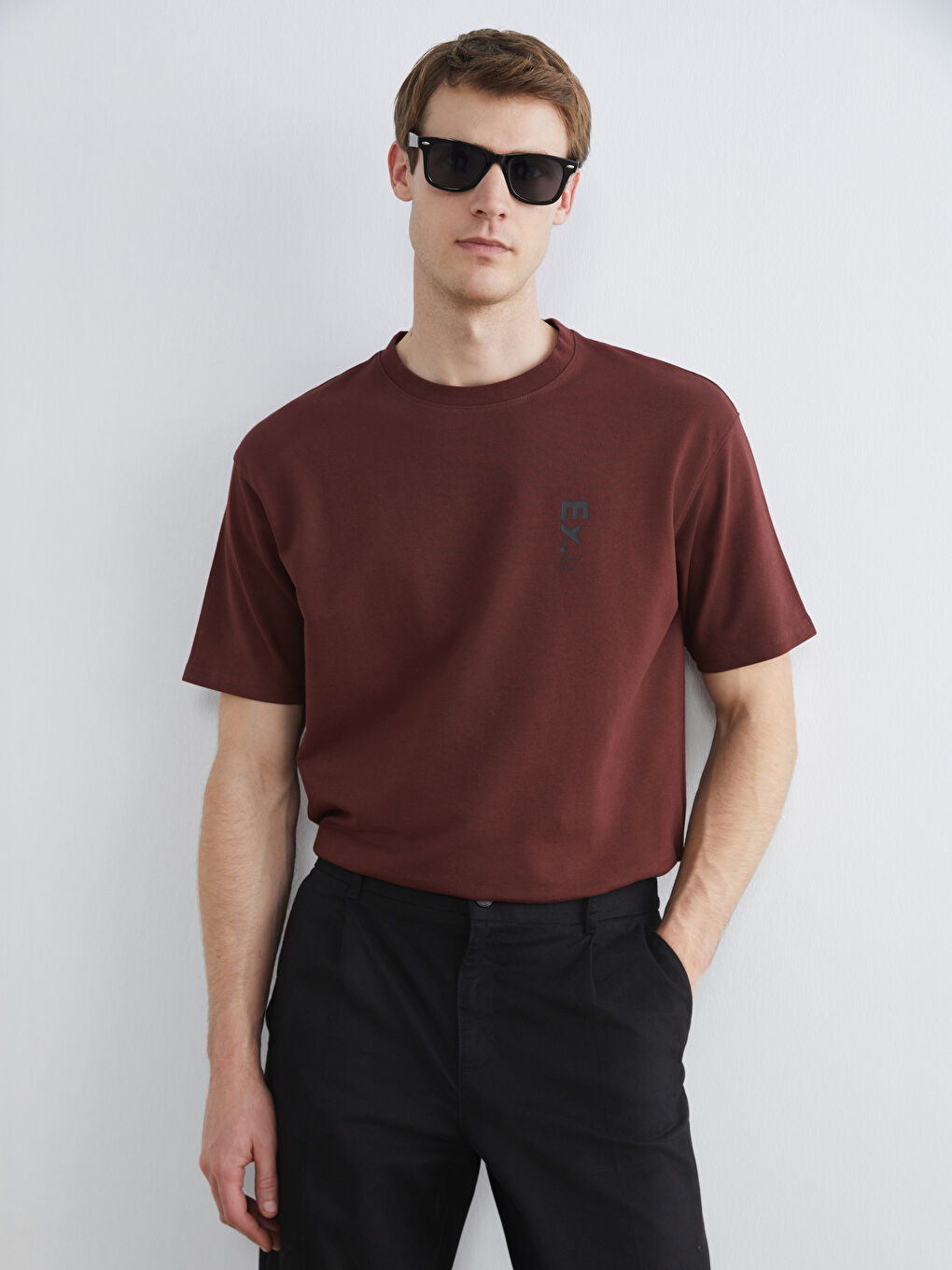 Чоловік КОРИЧНЕВИЙ Футболка