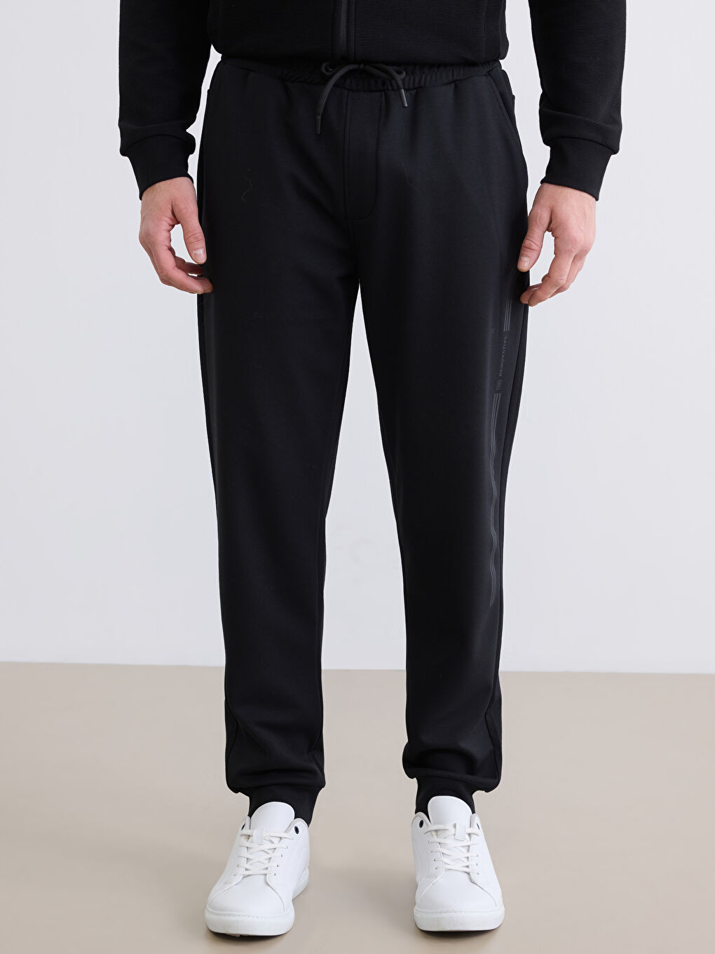 Siyah Standart Kalıp Erkek Jogger Eşofman Altı	-2