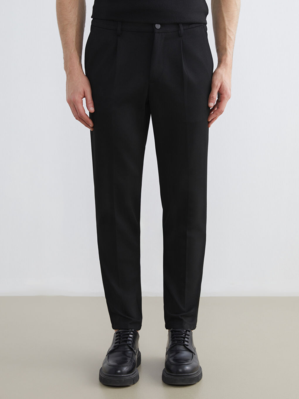 Siyah Standart Kalıp Erkek Pantolon-1