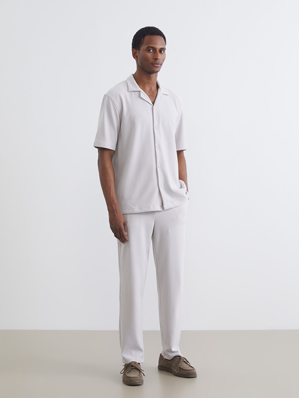 Bej Standart Kalıp Fitilli Erkek Pantolon