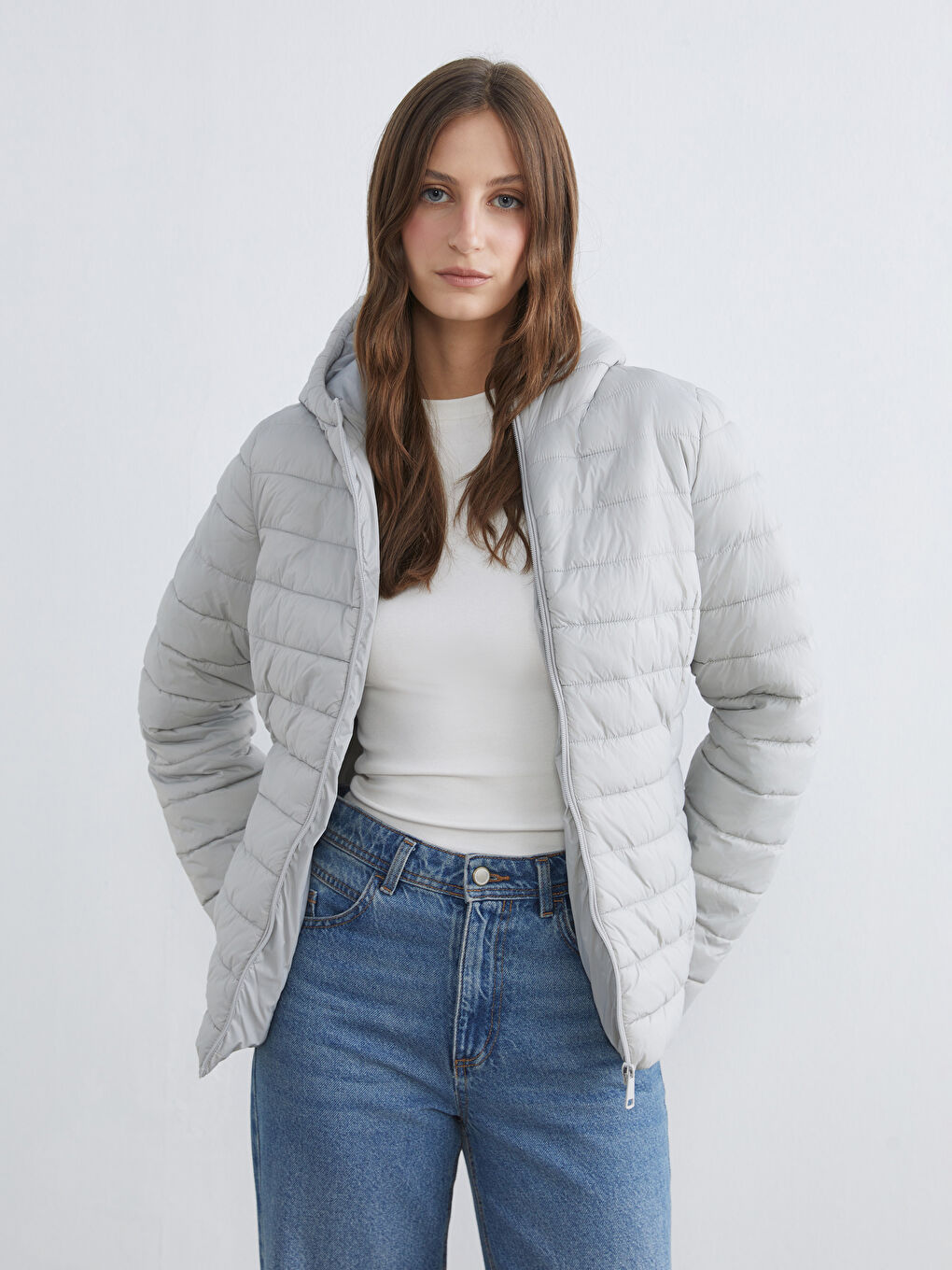 Gri Kapüşonlu Kadın Şişme Mont