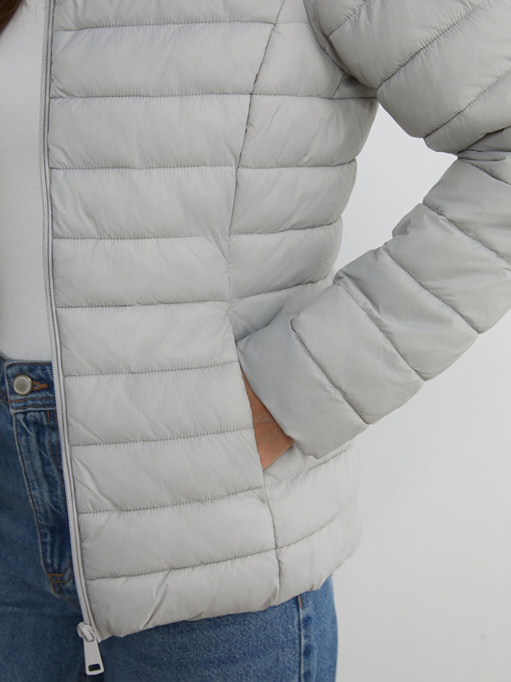 Gri Kapüşonlu Kadın Şişme Mont-3