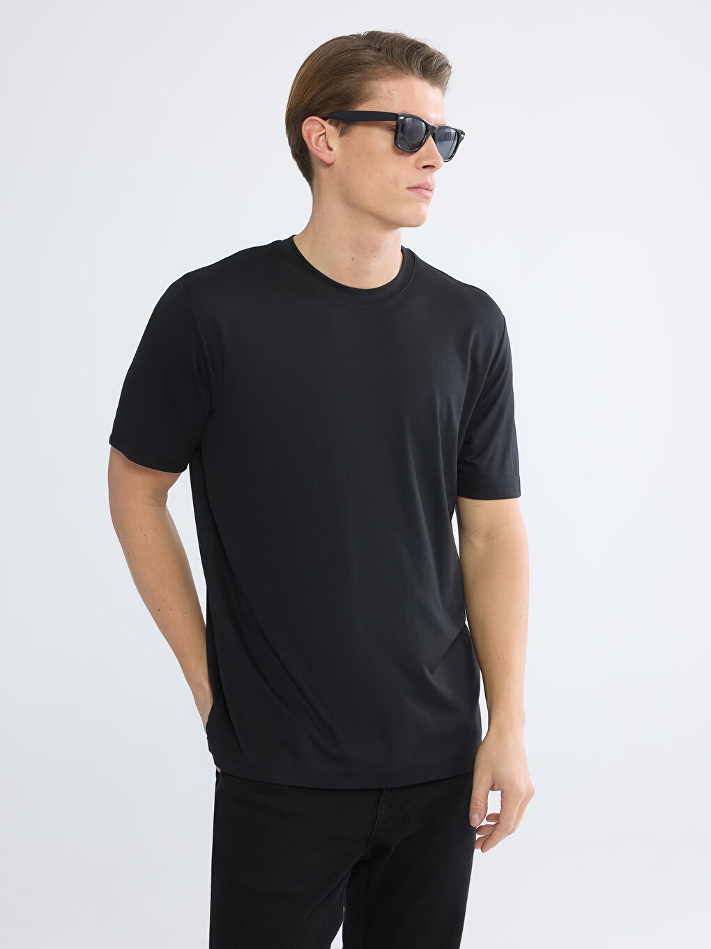 Siyah Bisiklet Yaka Erkek Tişört-1