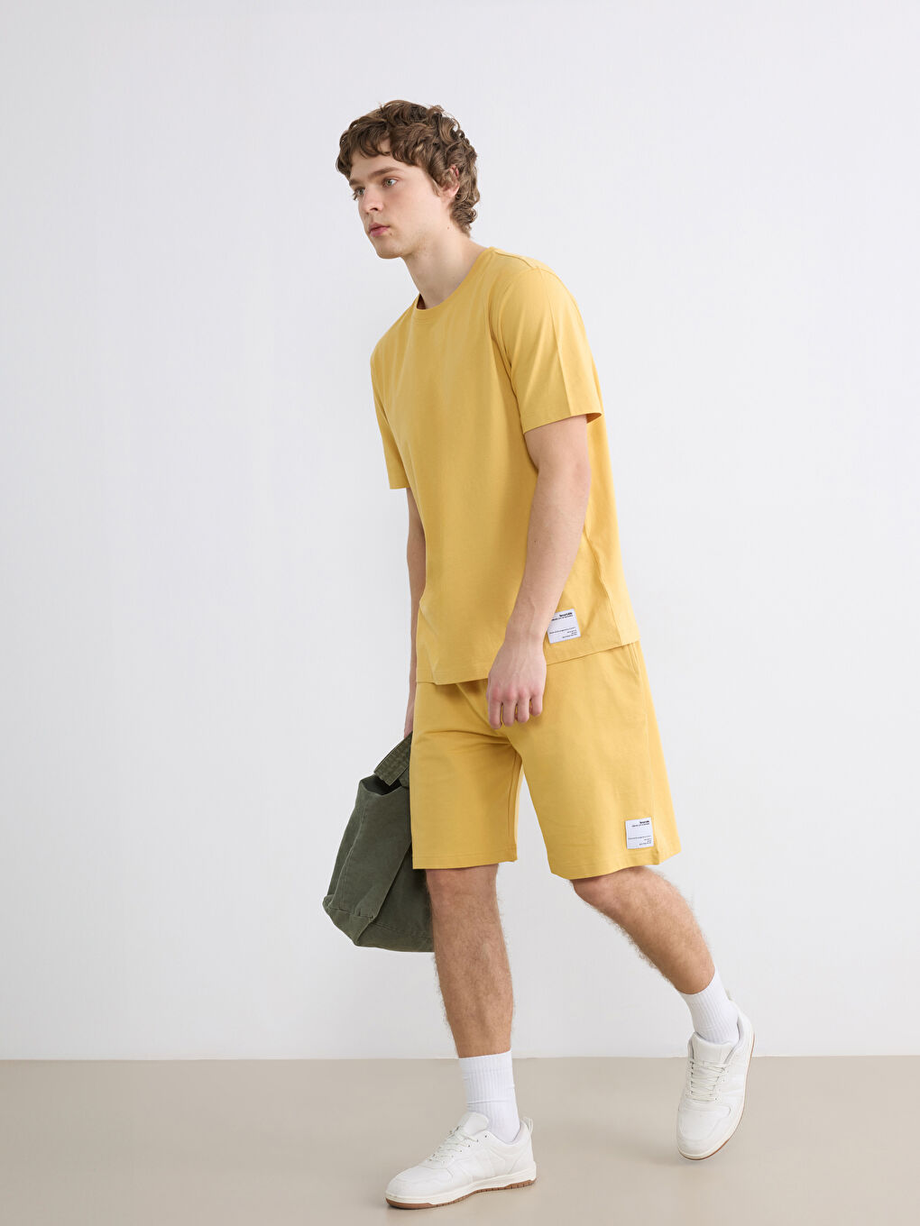 Sarı Bisiklet Yaka Erkek Tişört-1