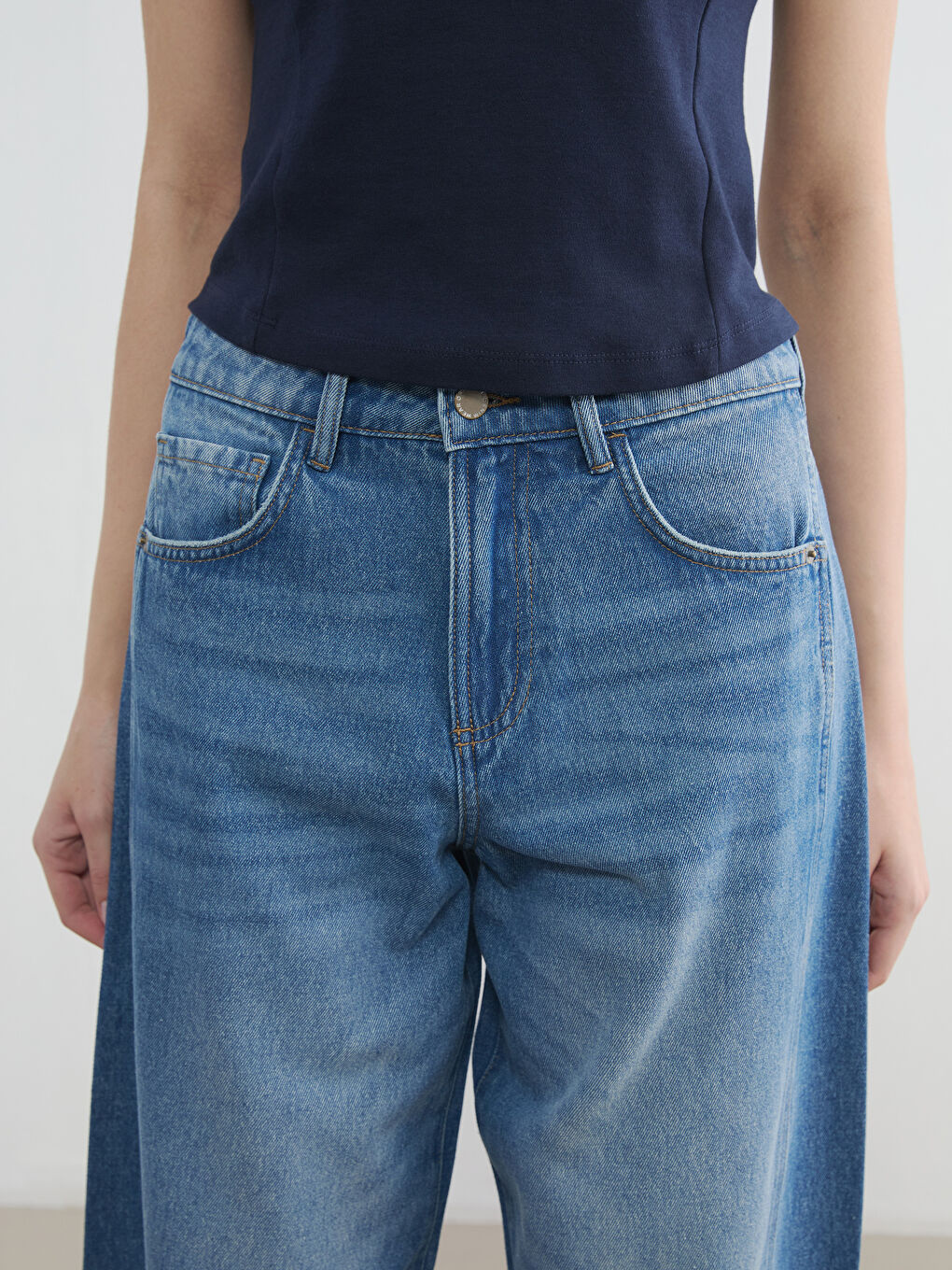 Barrel Fit Women's Jeans-2