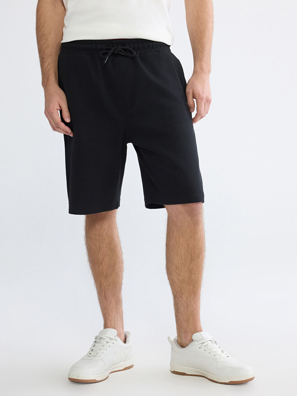 Siyah Standart Kalıp Erkek Şort-1
