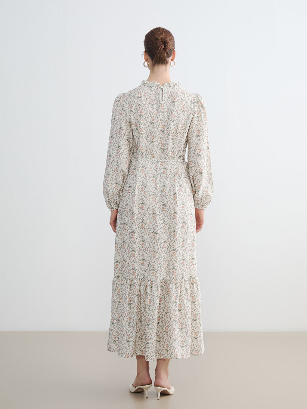 Karışık Fırfırlı Dik Yaka Çiçekli Elbise-3