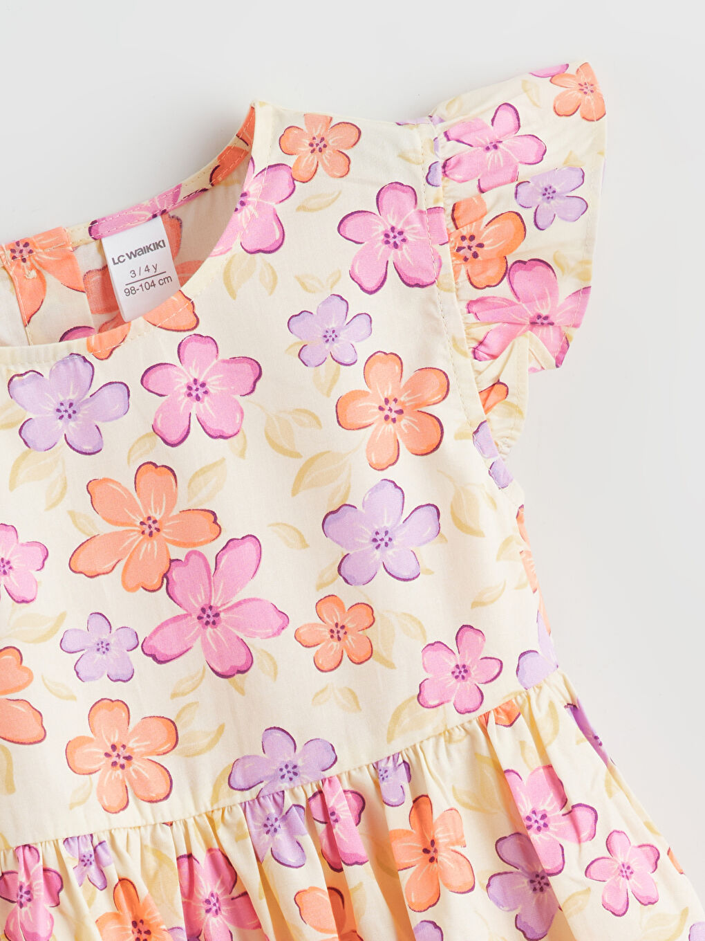 Girls' floral dress with a round neckline.-1