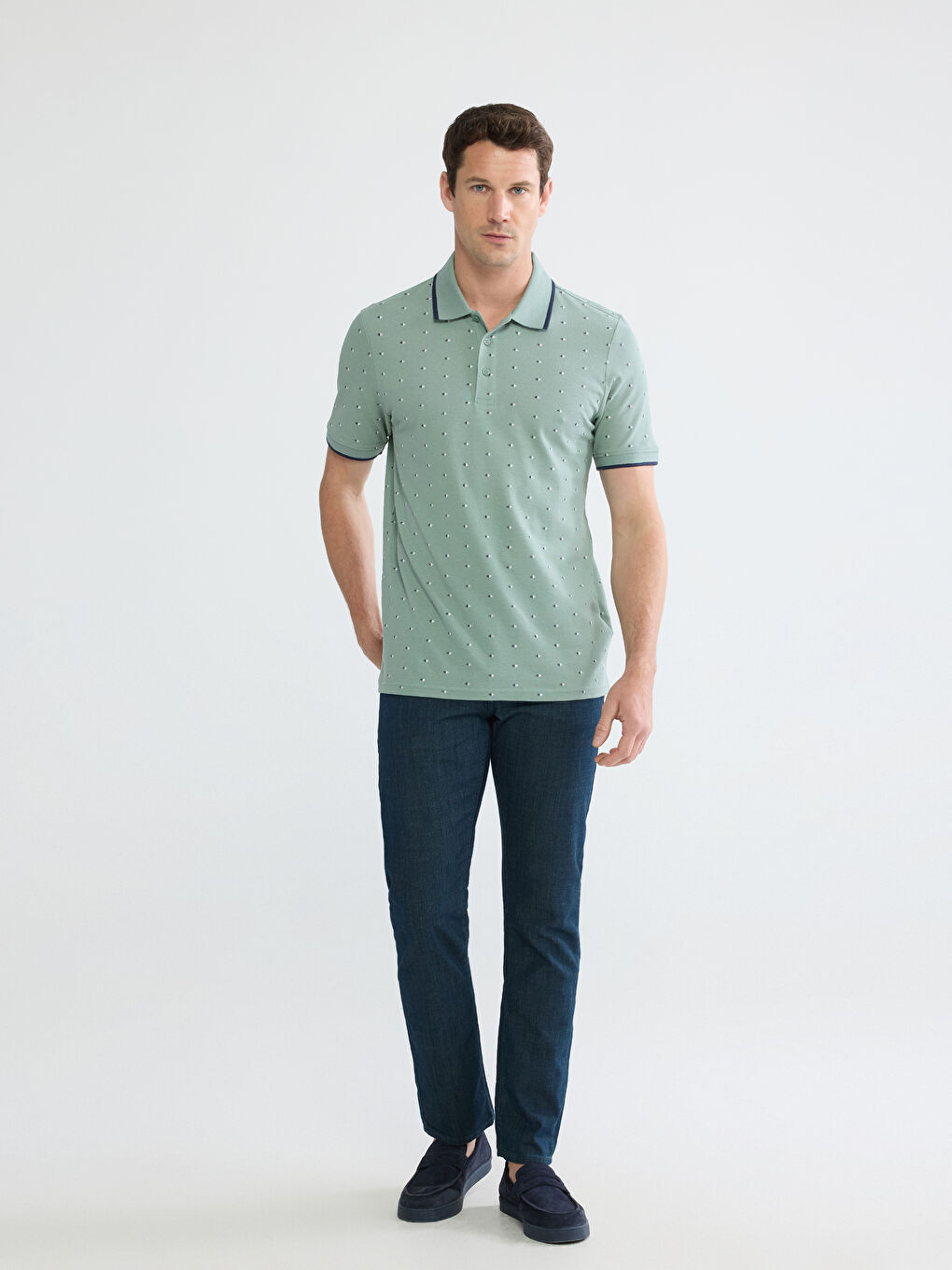 მამაკაცები მწვანე მაისურები და ზედები-1