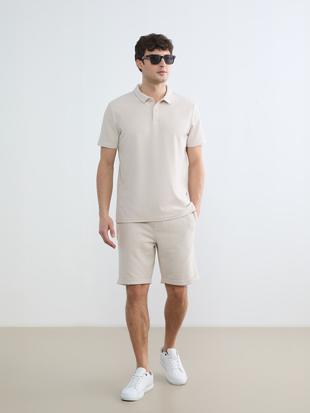 Мъж Бежово Тениска-1