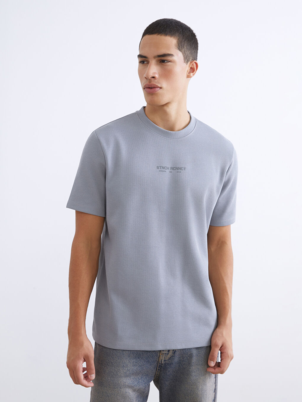 تيشيرت رجالي مطبوع برقبة دائرية