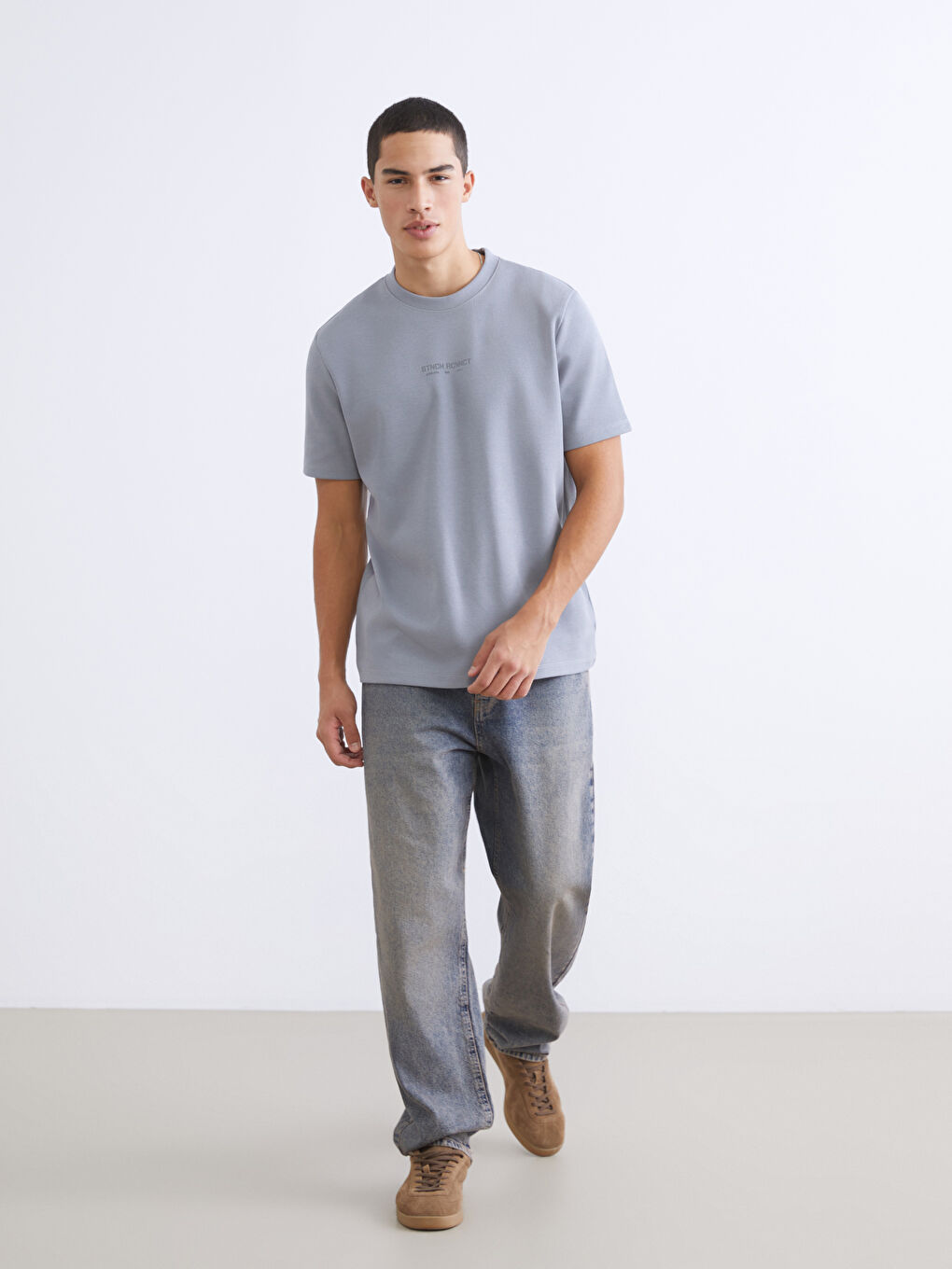 تيشيرت رجالي مطبوع برقبة دائرية-1