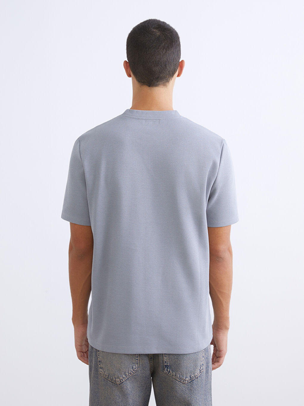 تيشيرت رجالي مطبوع برقبة دائرية-3