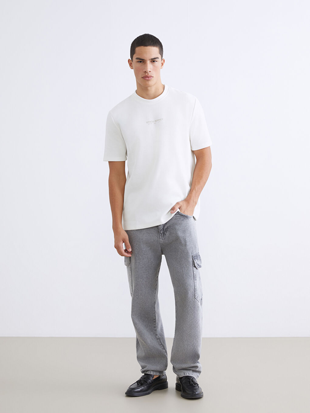 تيشيرت رجالي مطبوع برقبة دائرية-1