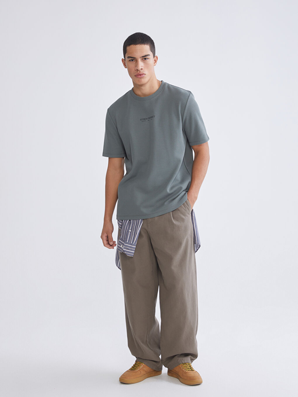 تيشيرت رجالي مطبوع برقبة دائرية-1