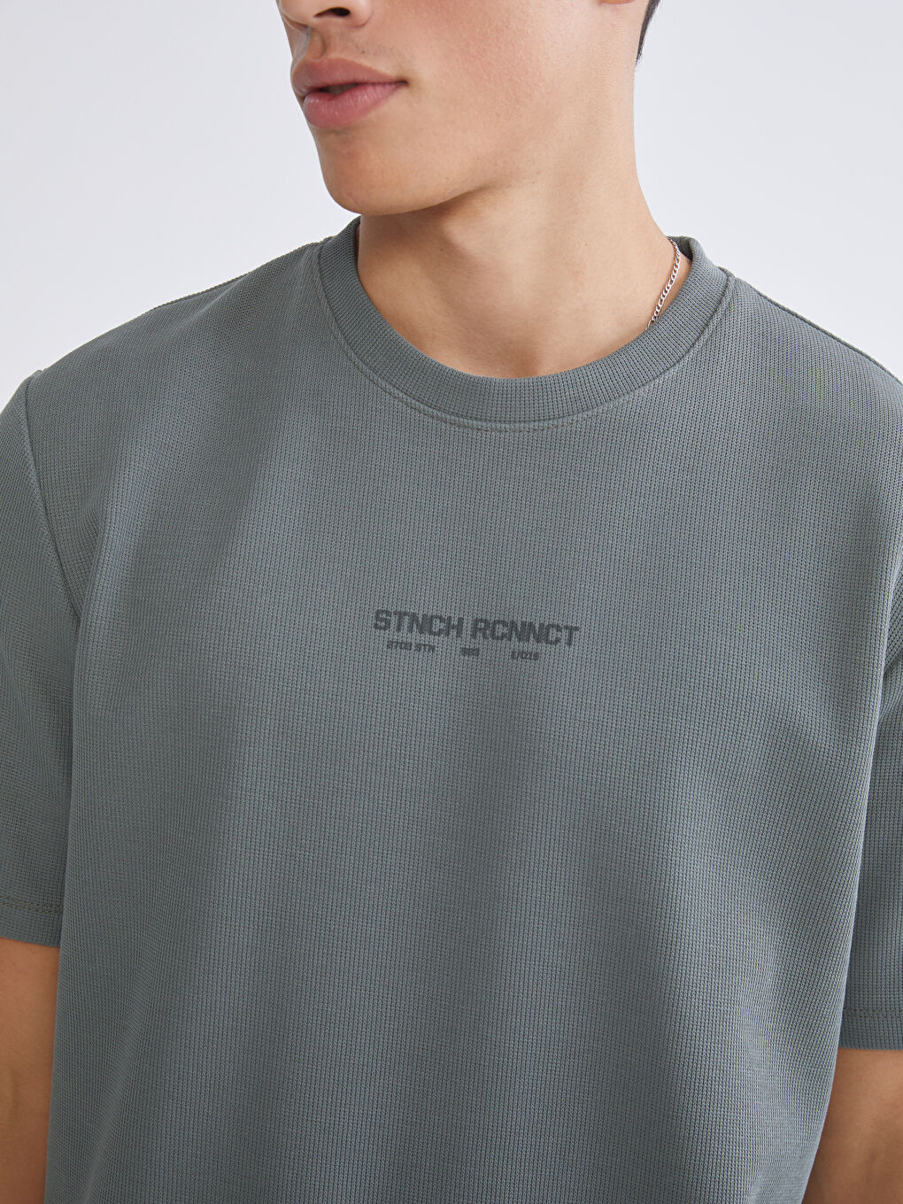 تيشيرت رجالي مطبوع برقبة دائرية-2