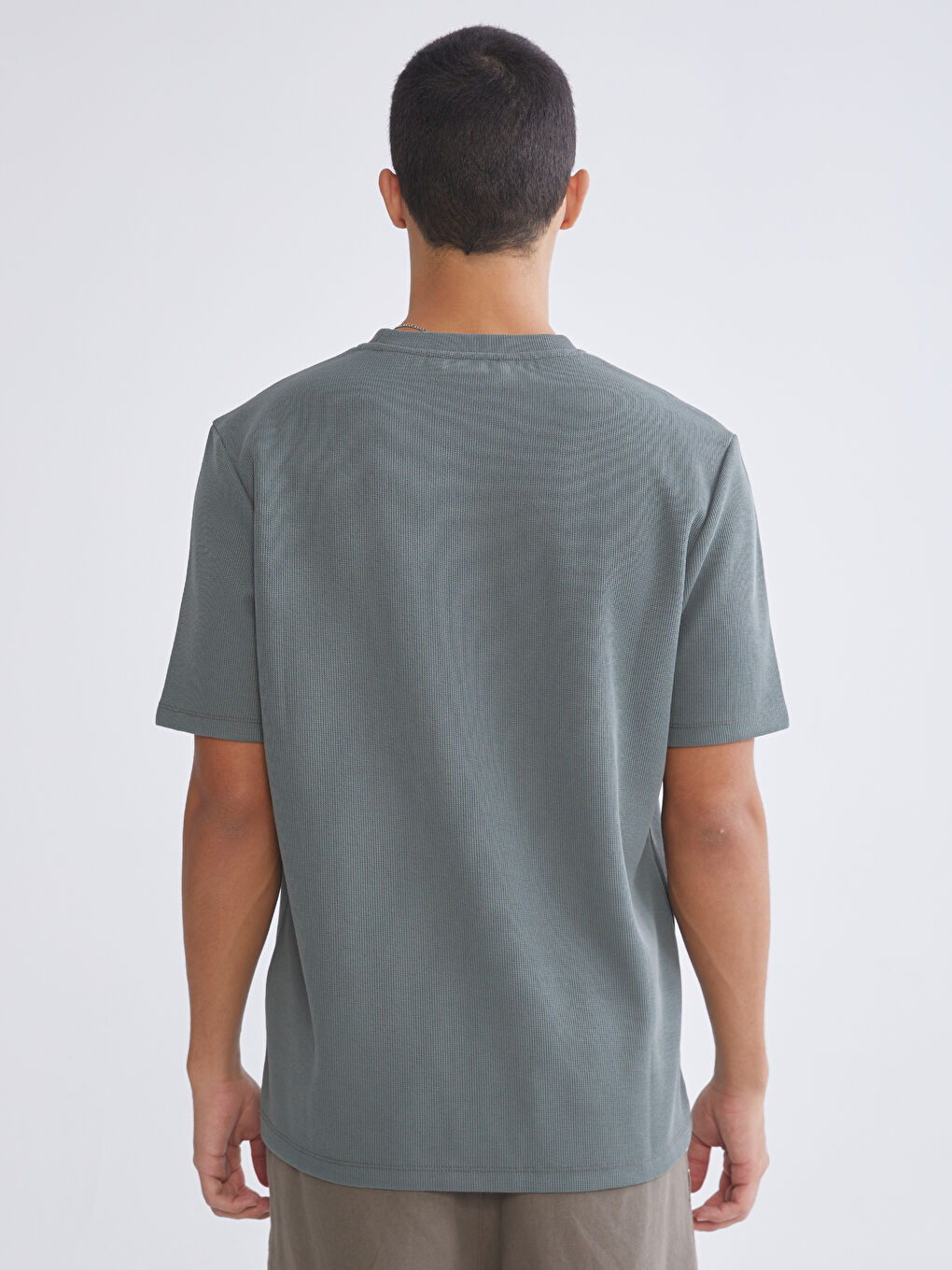 تيشيرت رجالي مطبوع برقبة دائرية-3