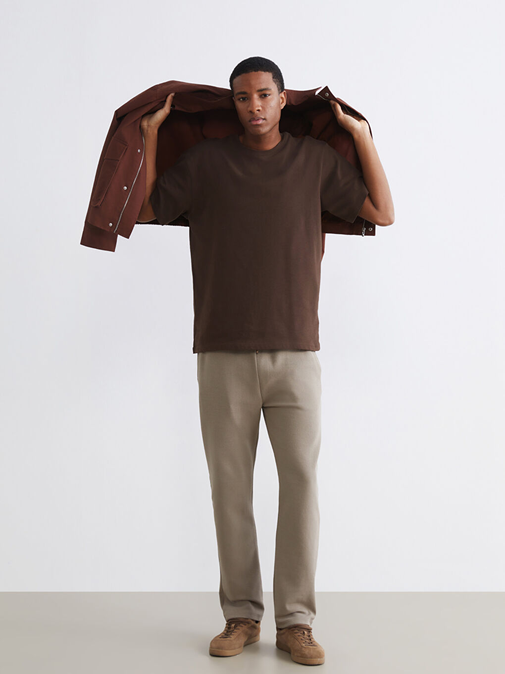 بنطال رياضي رجالي بقصة عادية