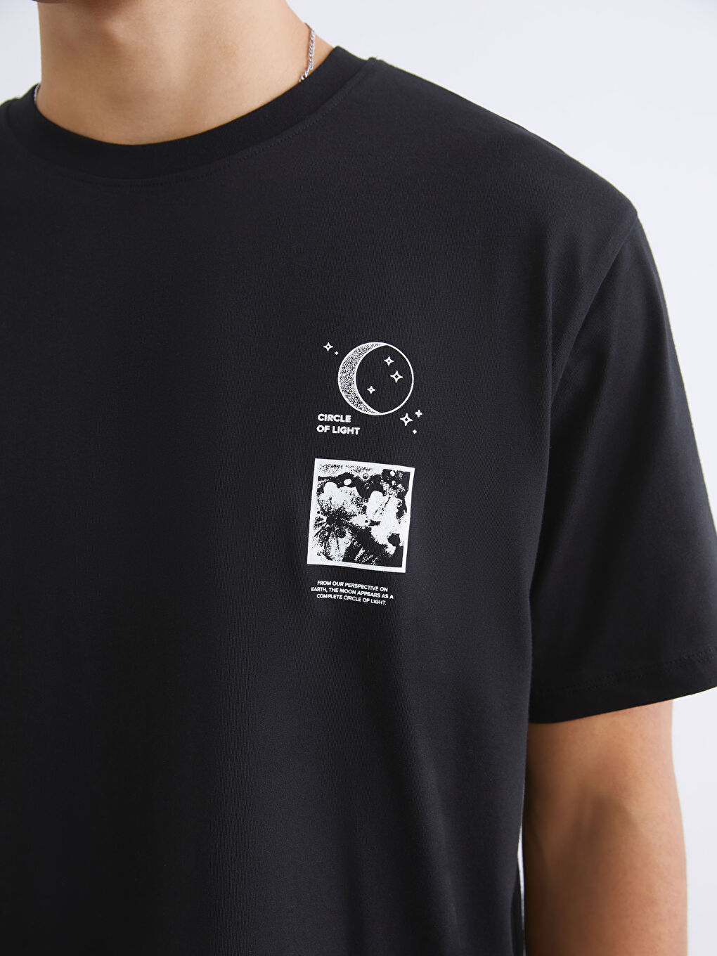 تيشيرت رجالي برقبة دائرية مطبوع من قماش جيرسي-2