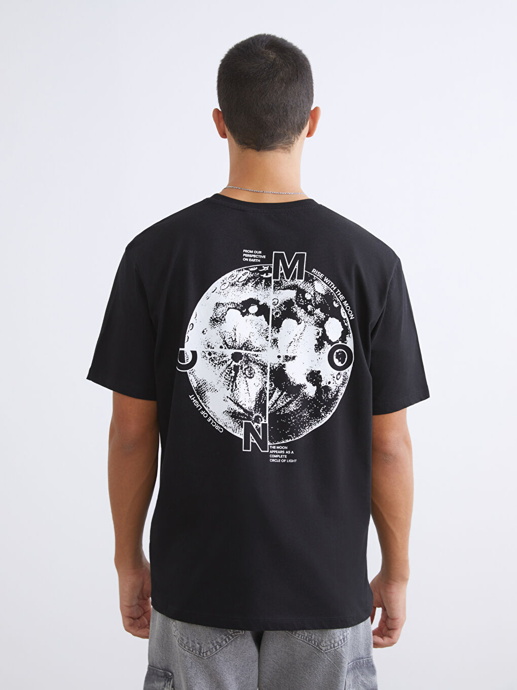 تيشيرت رجالي برقبة دائرية مطبوع من قماش جيرسي-3