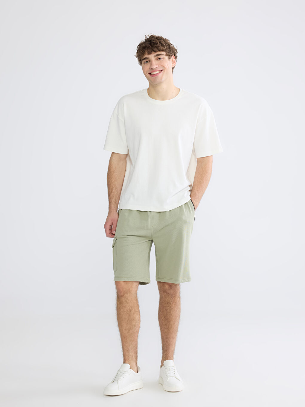 شورت للرجال بقصة عادية