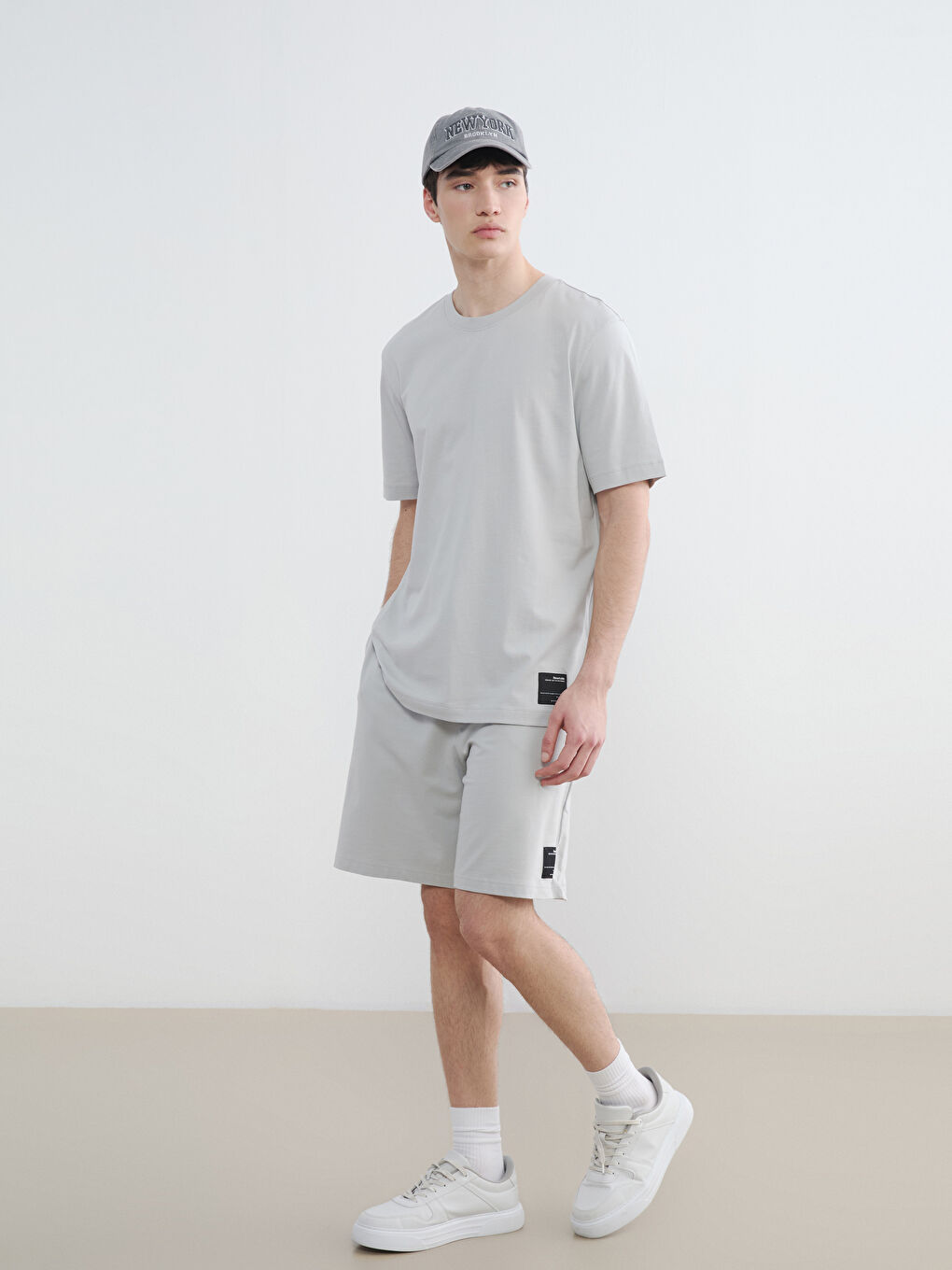 Gri Standart Kalıp Erkek Şort