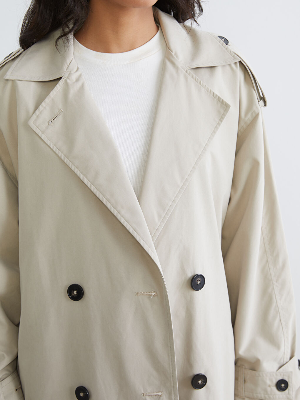 Bej Kruvaze Yaka Kadın Trençkot-2