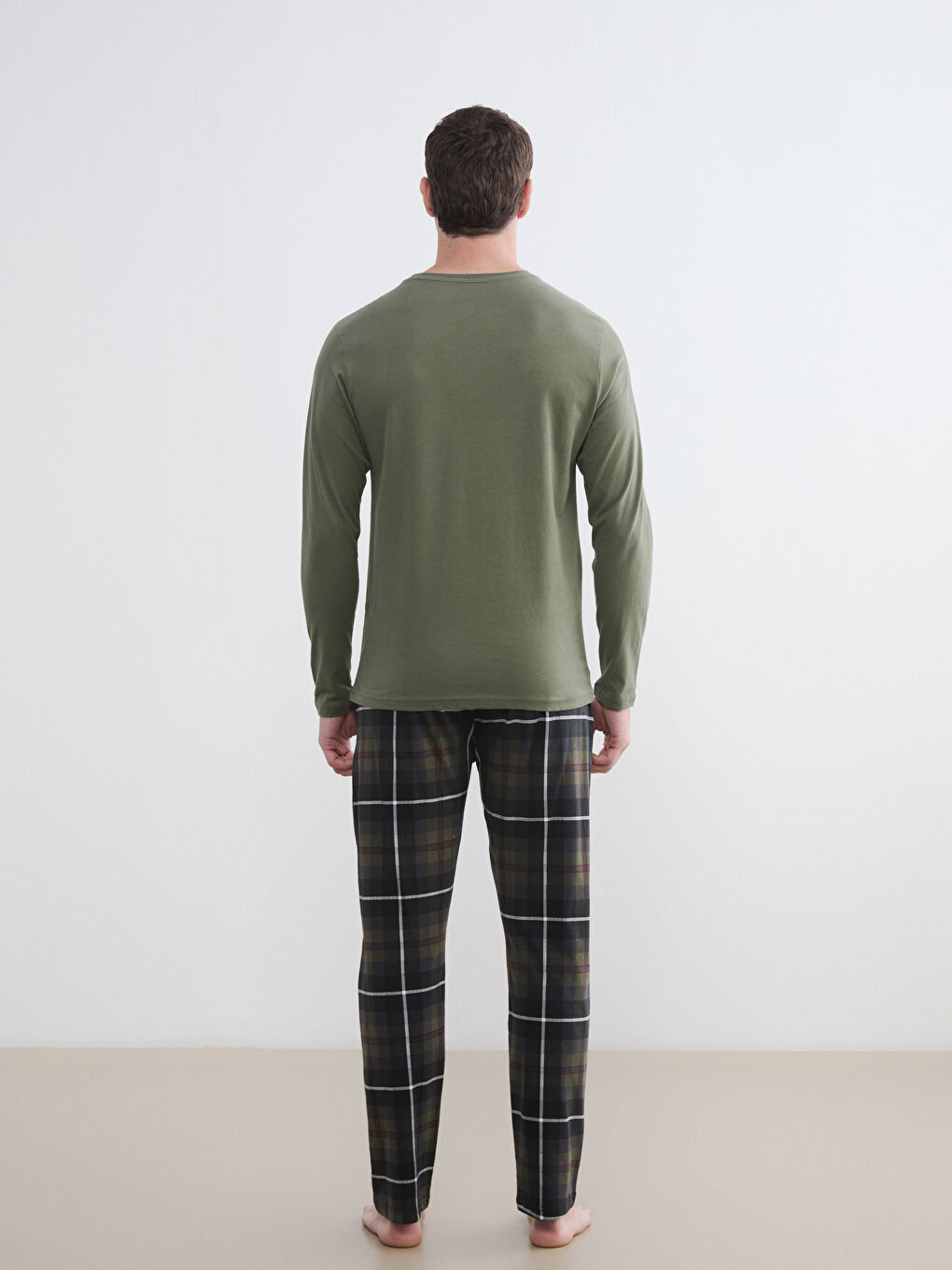 Класически комплект пижама за мъже с каре-3