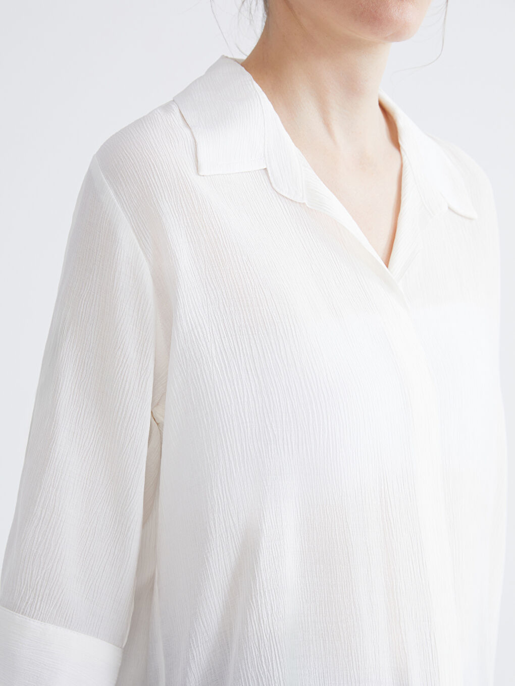 Textured Blouse with a Collared Neckline-2