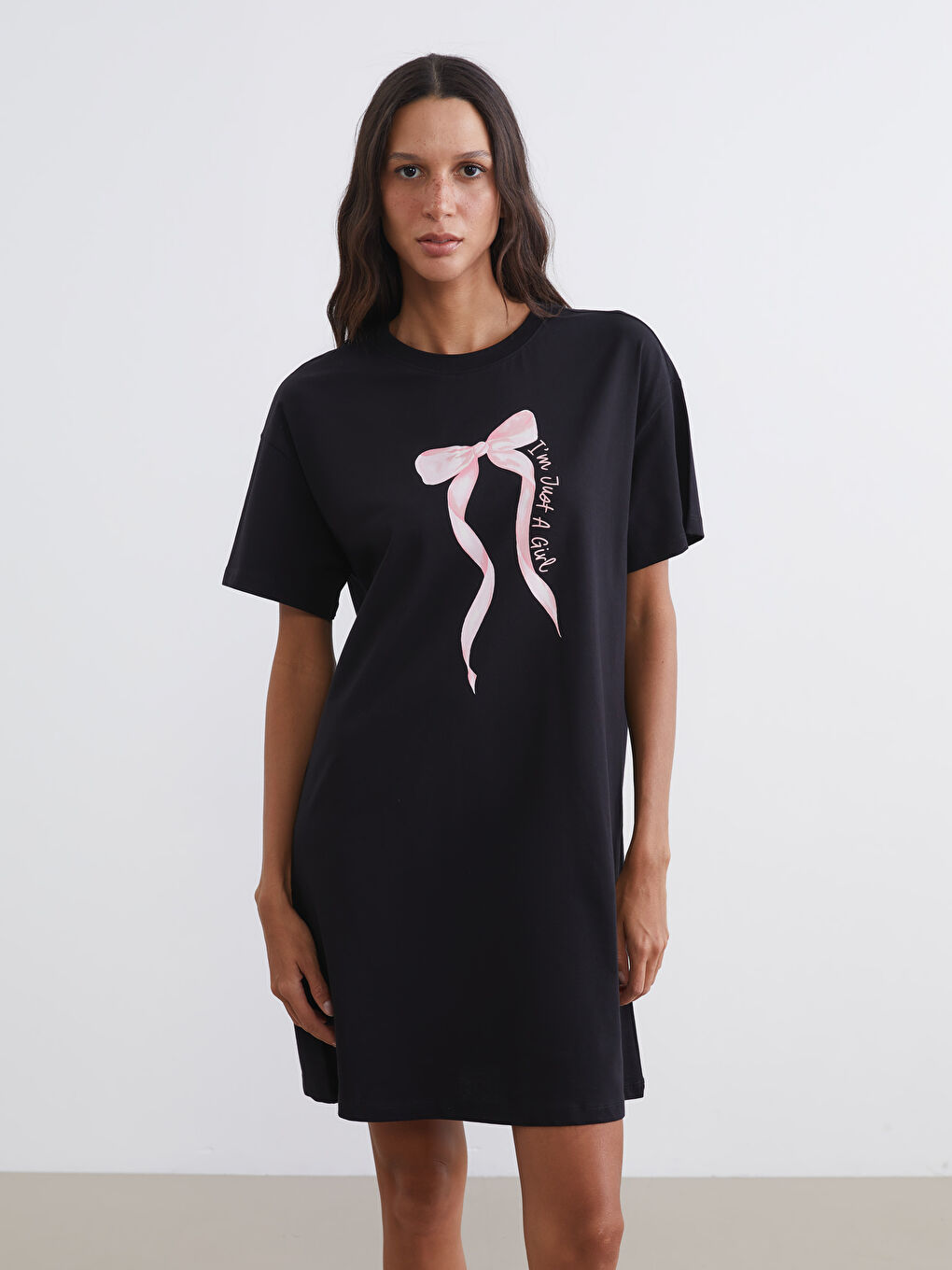 Siyah Bisiklet Yaka Baskılı Kadın Gecelik-1