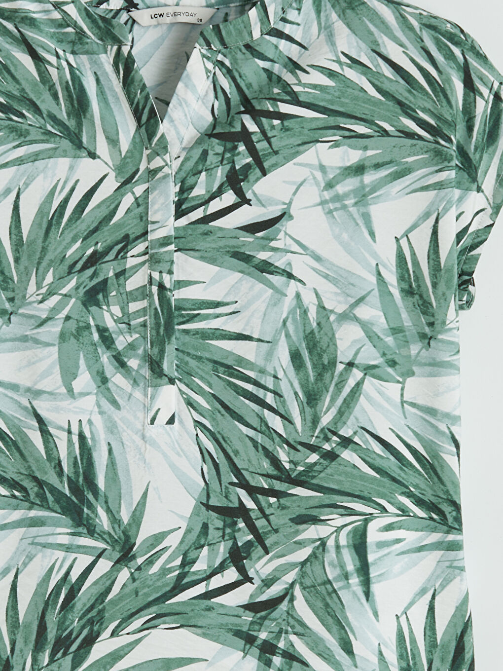 ქალი მწვანე ბლუზი-5