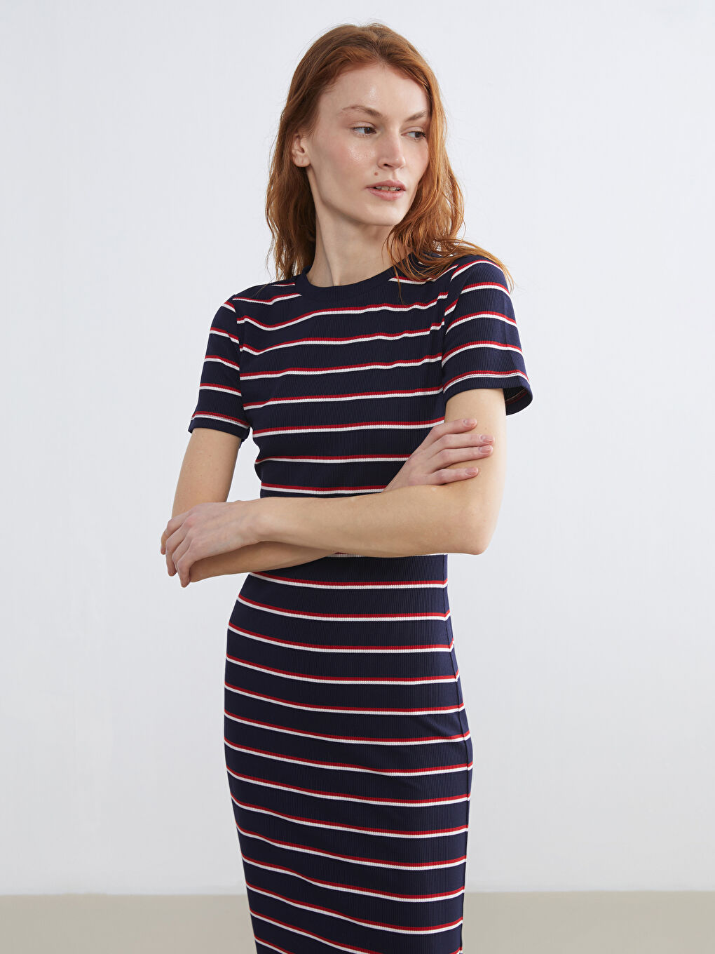 Дөңгелек жағалы жолақты бодикон көйлек-1