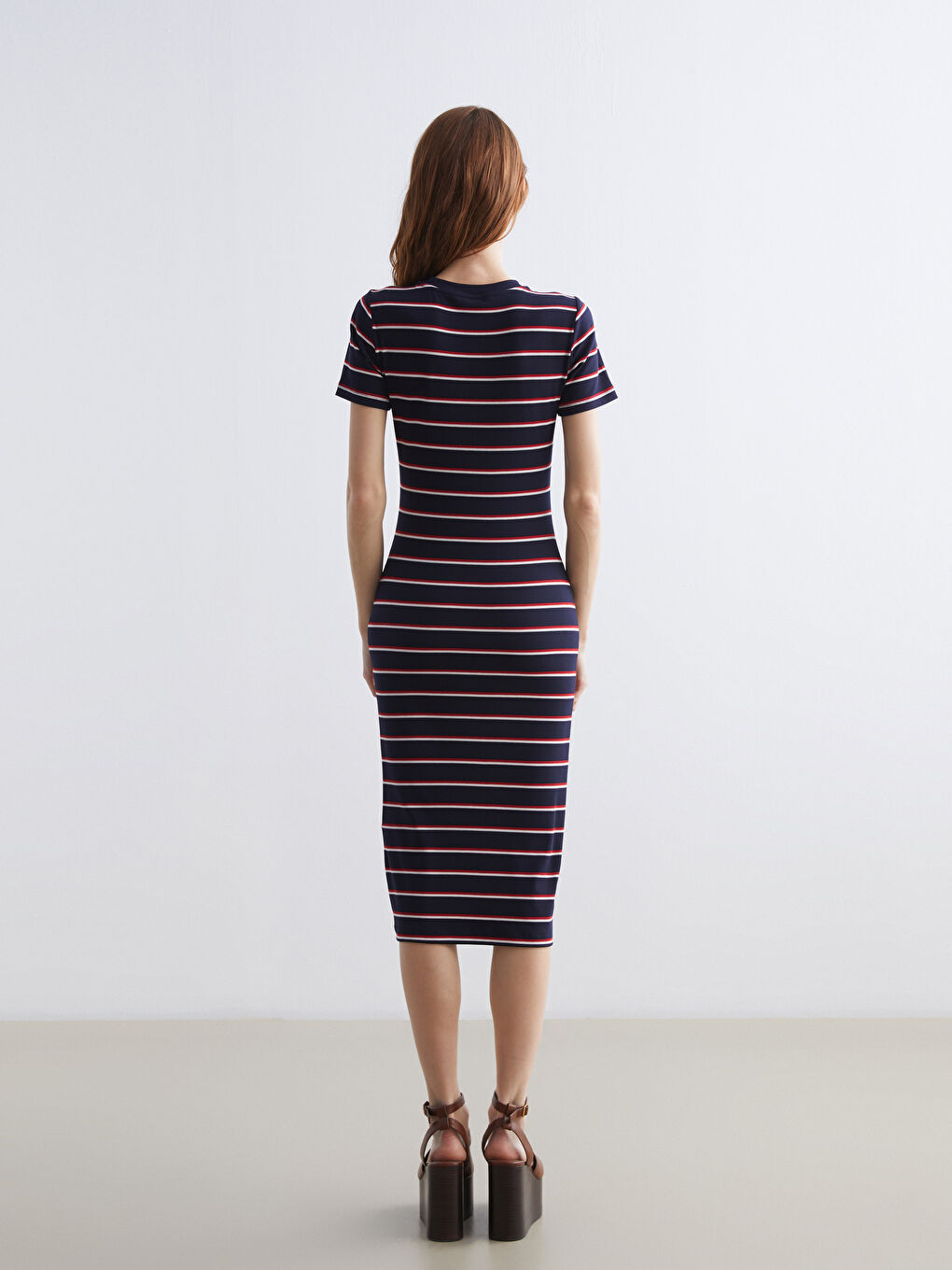 Дөңгелек жағалы жолақты бодикон көйлек-3