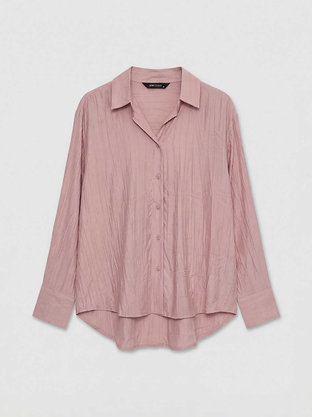 ქალი ვარდისფერი პერანგი