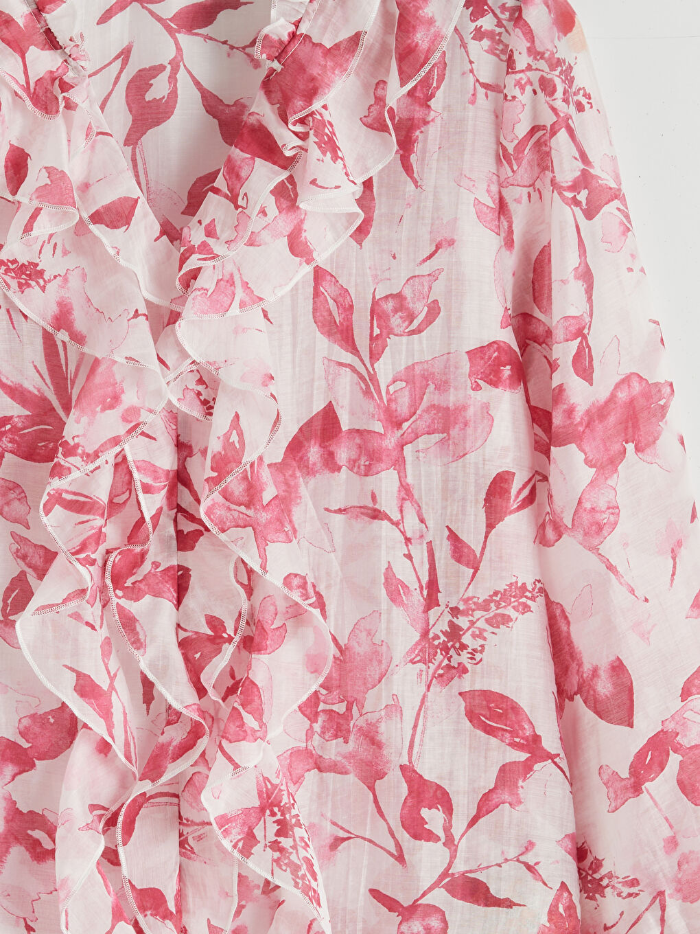 Bluza od šifona sa cvetnim dezenom, V izrezom i naborima-5