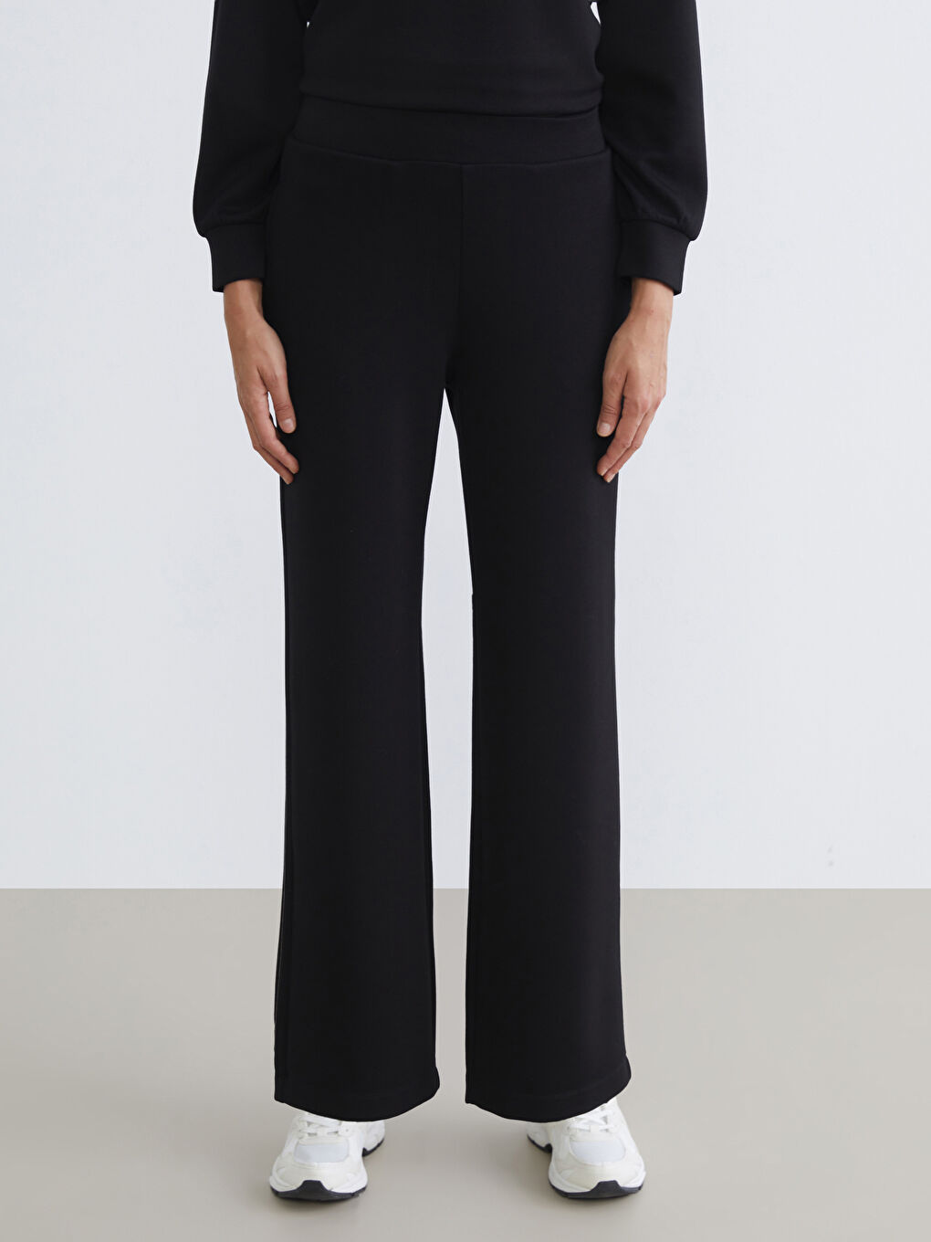 Siyah Geniş Paça Soft Touch Kadın Eşofman Altı-1