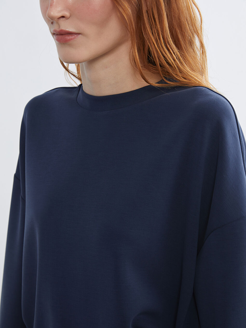 Ženska široka dukserica sa okruglim izrezom-2