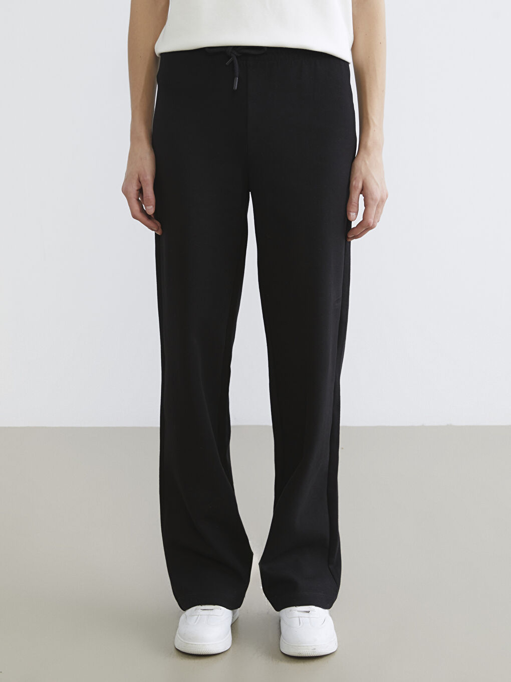 Siyah Beli Lastikli Geniş Paça Kadın Eşofman Altı	-1