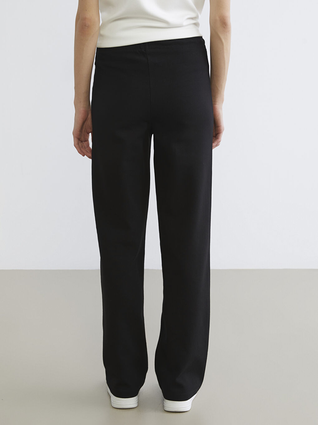 Siyah Beli Lastikli Geniş Paça Kadın Eşofman Altı	-3