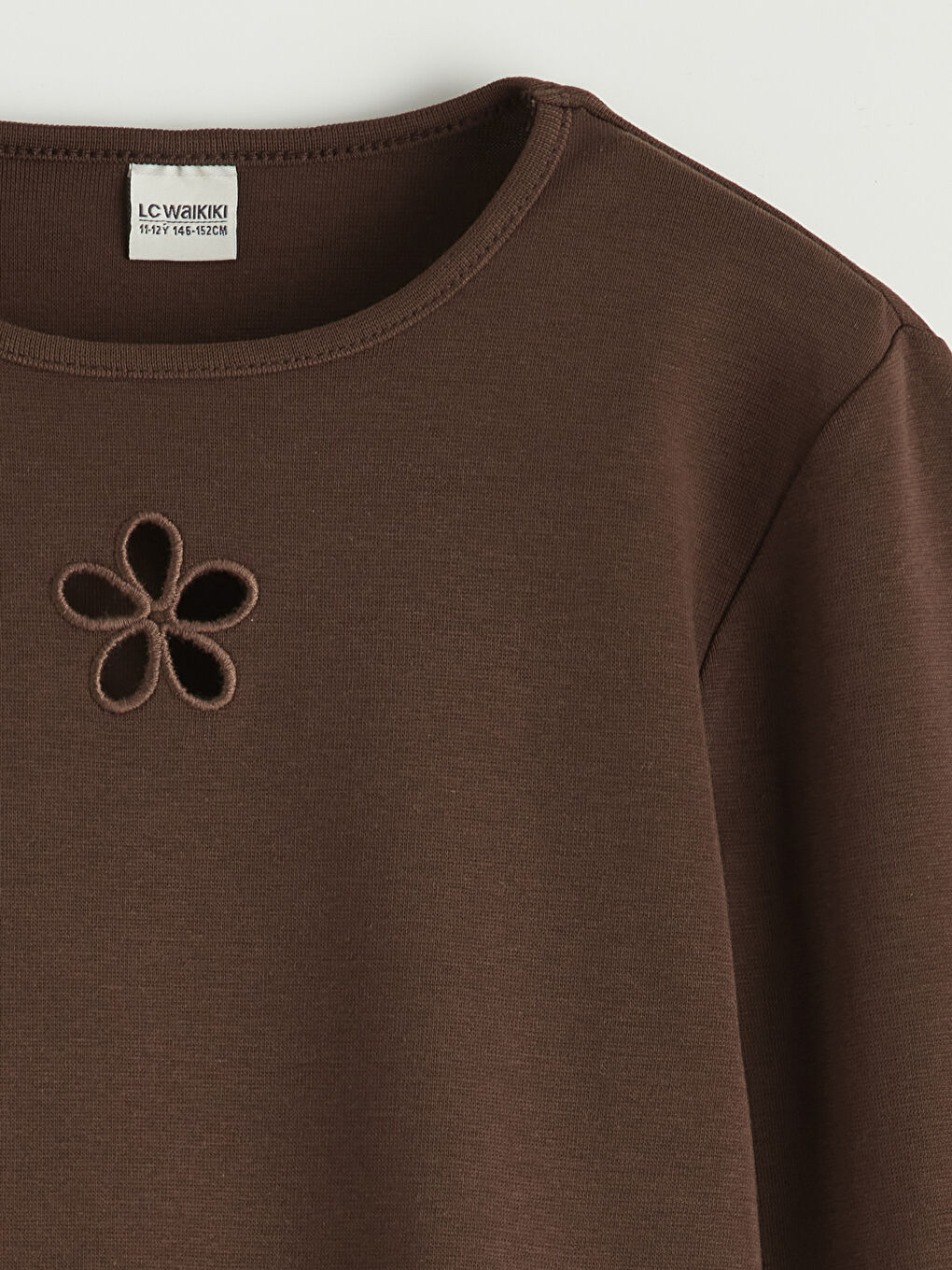 Kahverengi Bisiklet Yaka Çiçek Nakışlı Kız Çocuk Tişört-1