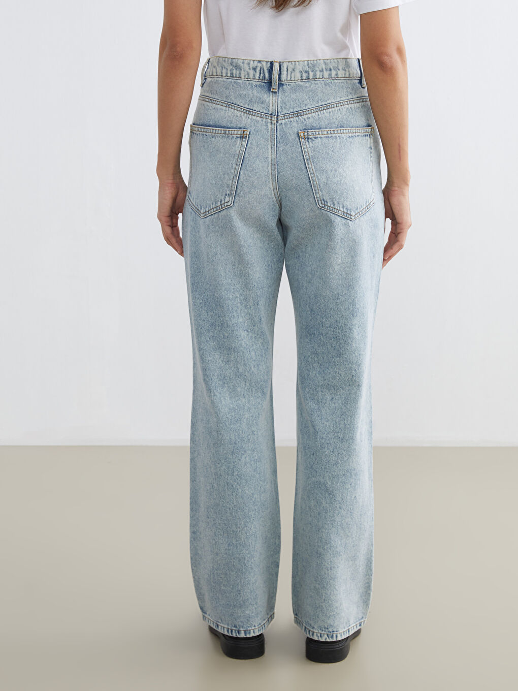 Women's Straight Fit Jeans-3