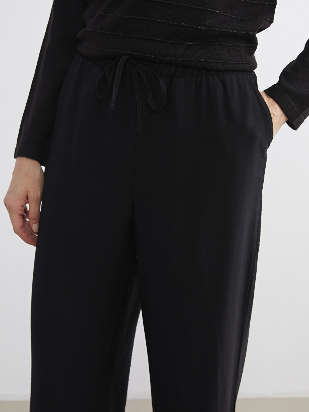 Siyah Beli Lastikli Geniş Paça Kadın Pantolon-2