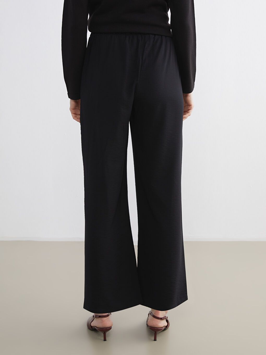 Siyah Beli Lastikli Geniş Paça Kadın Pantolon-3