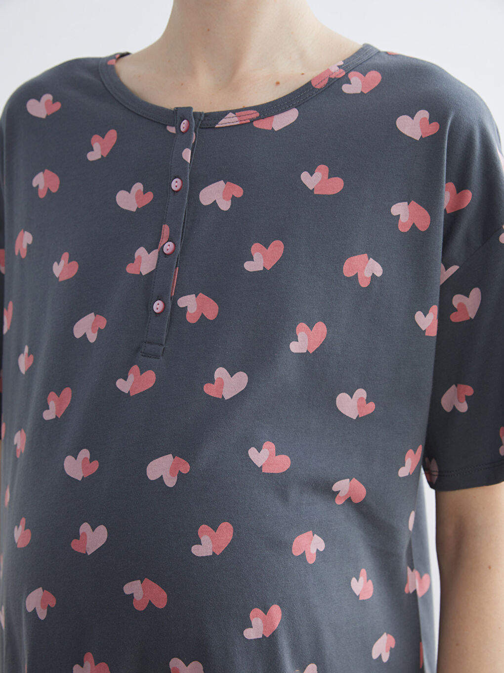 Gri Bisiklet Yaka Kalp Desenli Kadın Gecelik-2