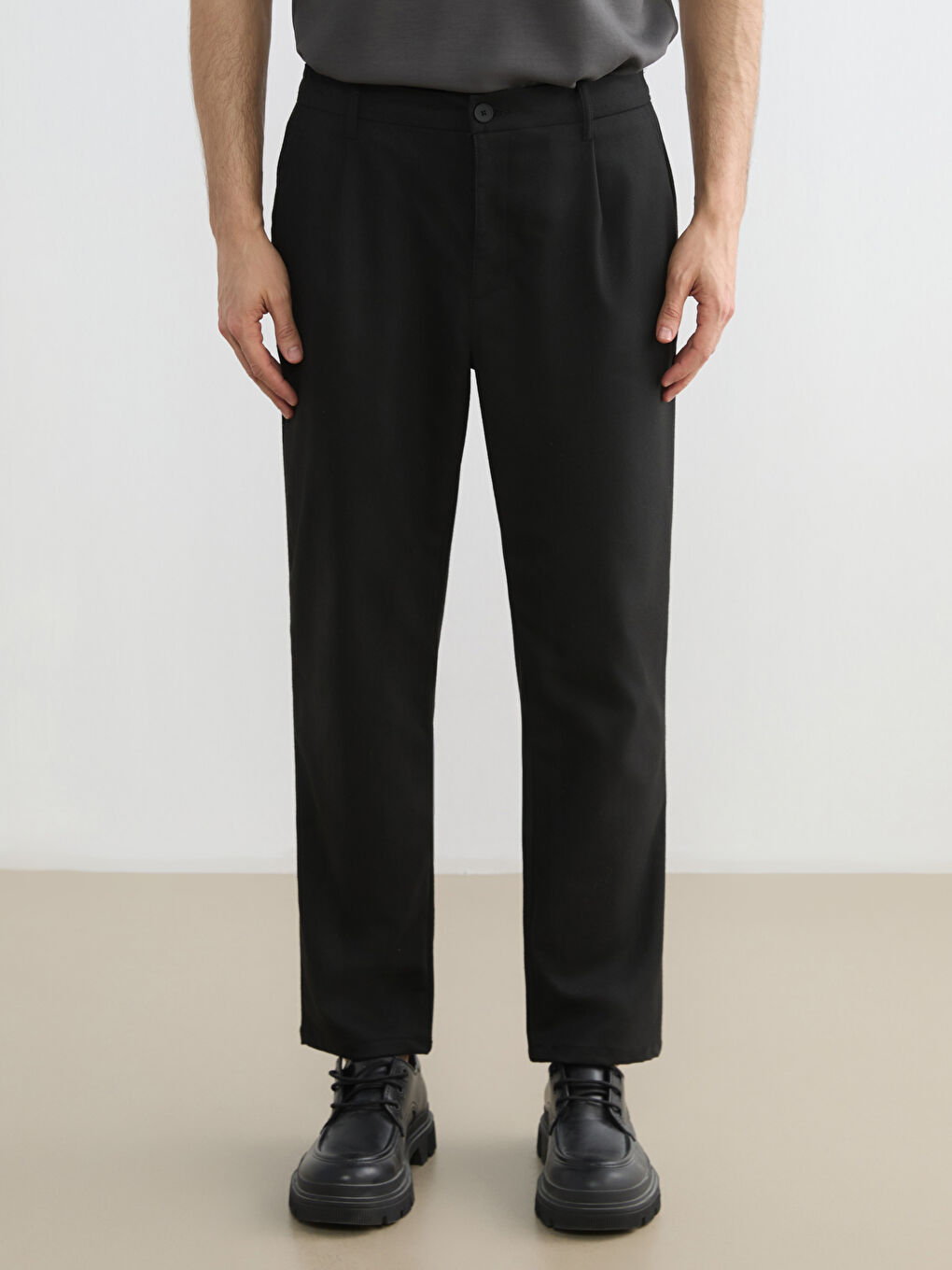 Siyah Standart Kalıp Gabardin Erkek Pantolon-1