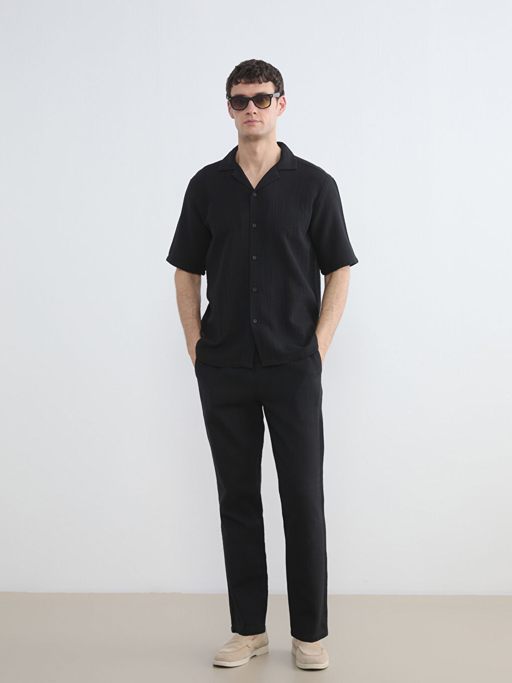 Men's Gabardine Trousers in a Classic Fit.-1