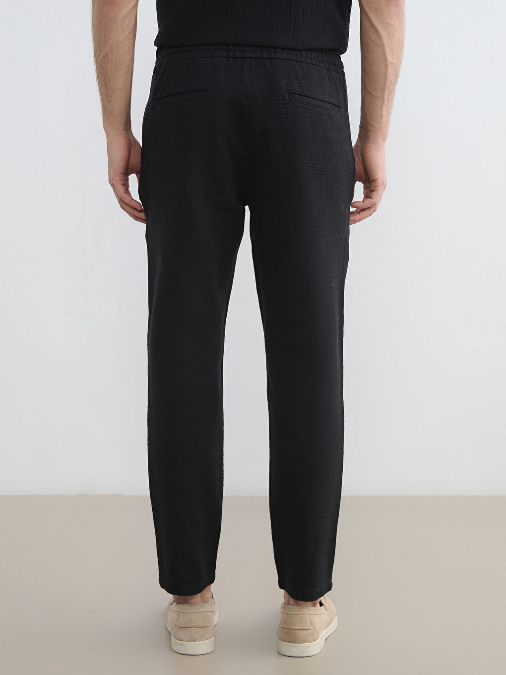 Men's Gabardine Trousers in a Classic Fit.-6