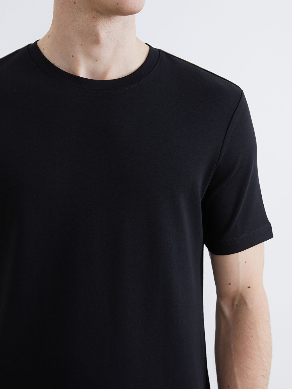 Siyah Bisiklet Yaka Erkek Tişört-2