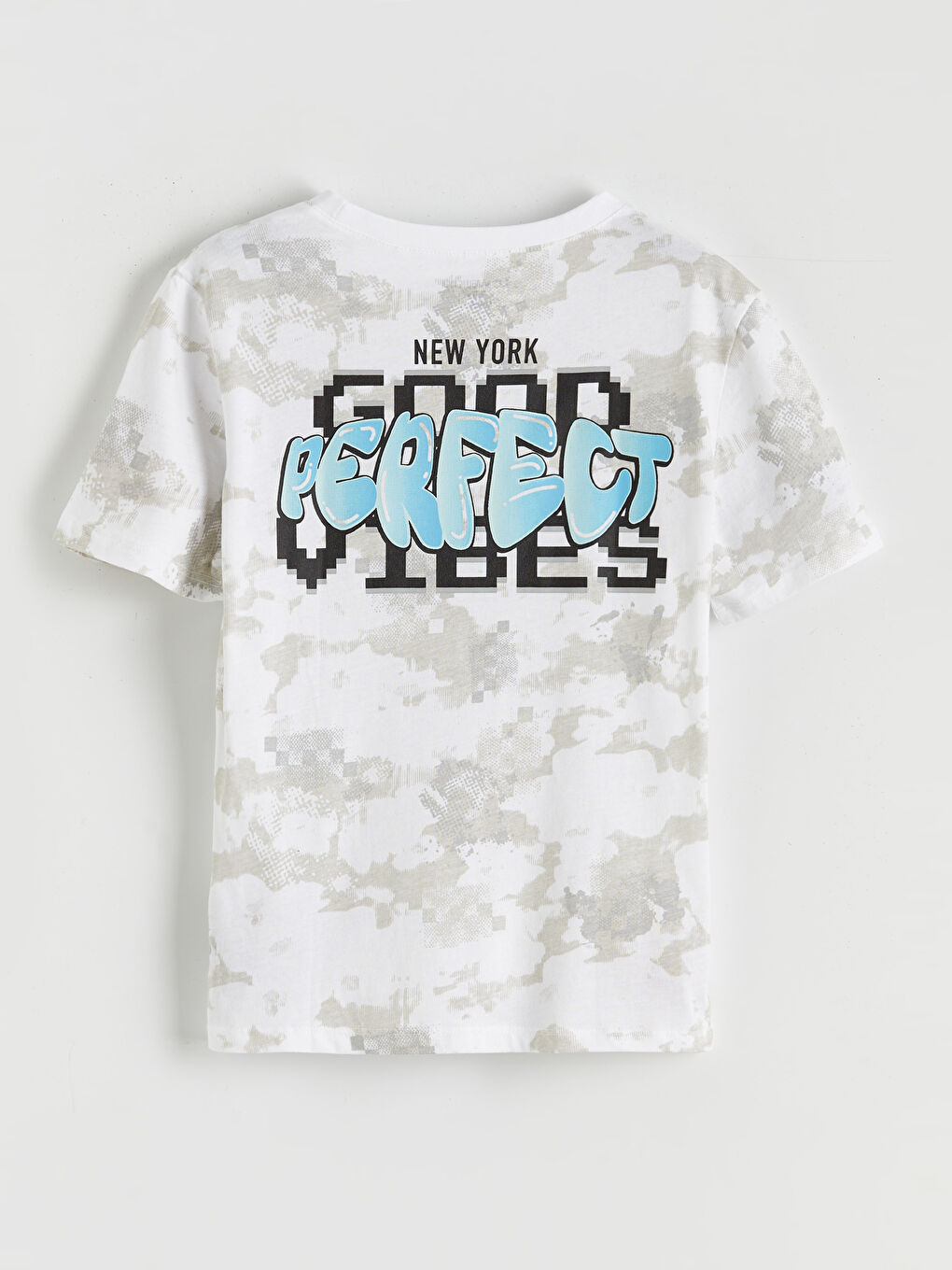 Beyaz New York Baskılı Erkek Çocuk Şortlu Pijama Takımı-3